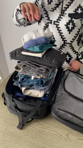 Checked bags 😈 Carry Ons 🙆 #travel #backpack #travelbag #dufflebag #ryanair 