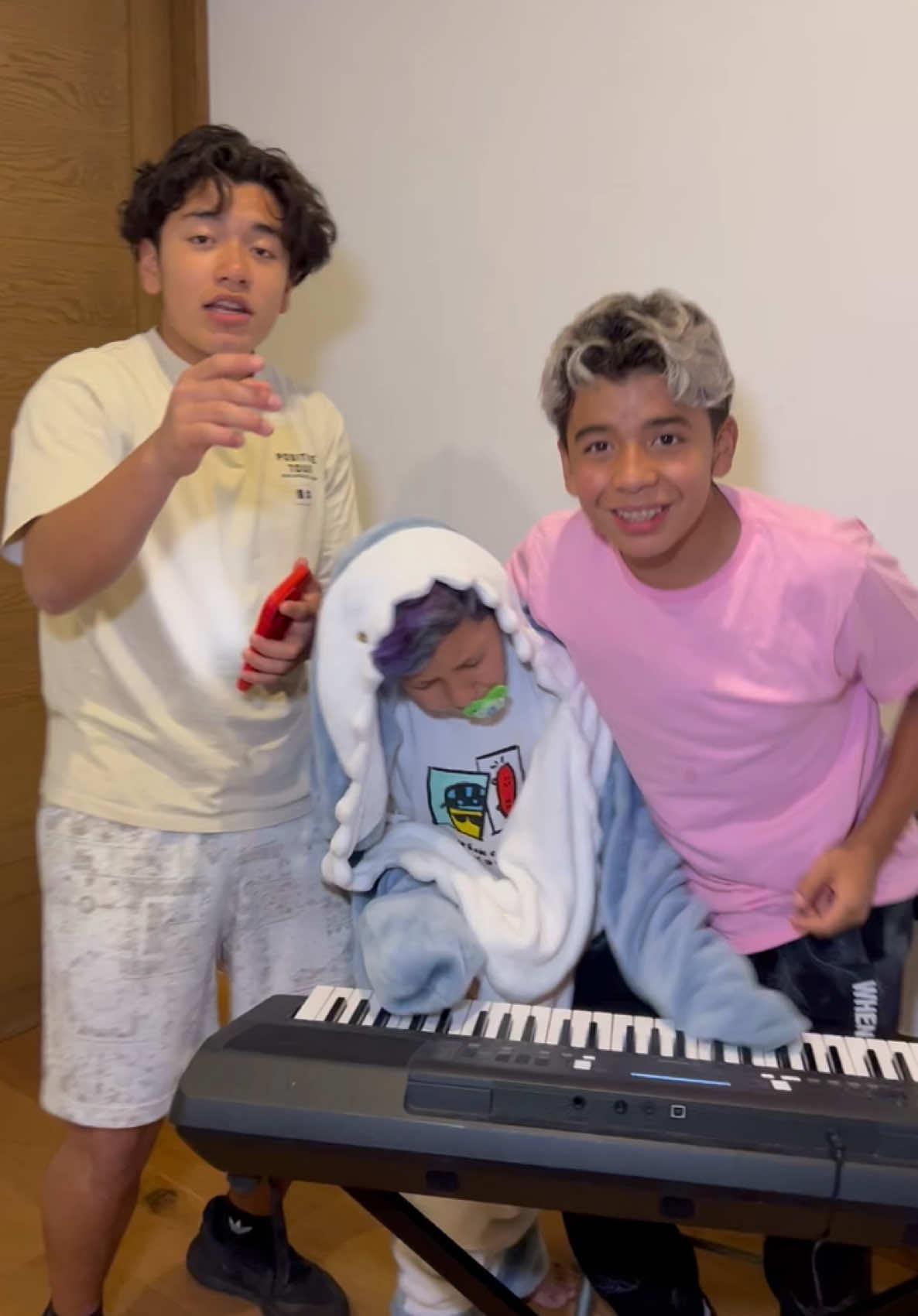 Que buenaaaa @Freekids 🥳🔥 quien quiere que reaccionemos a su trend de MAREA? 🌊🔥 