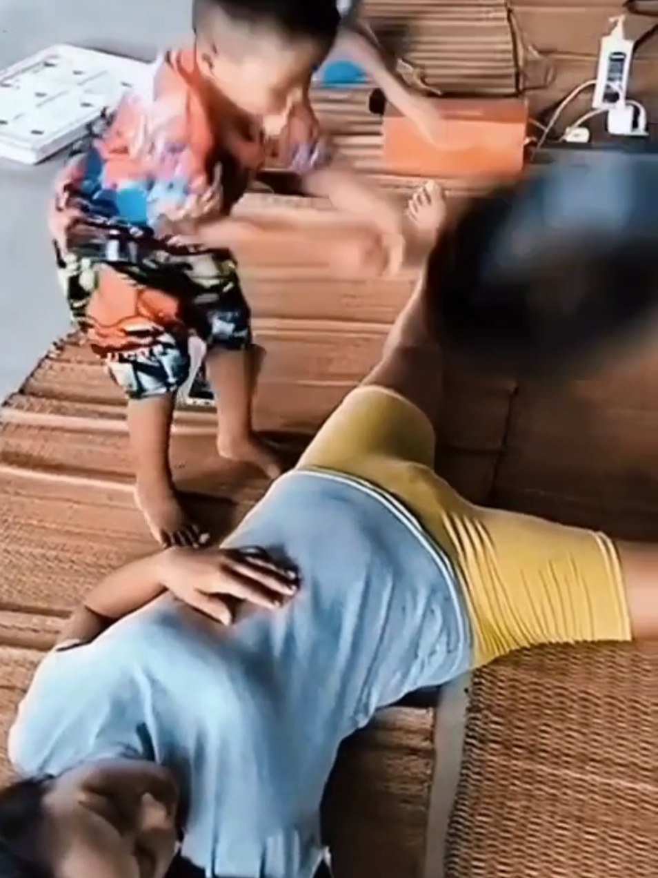crotch shot #golpebaixo #lowblow #cuntbust #boxshot #ouch #clamslam #groinshot #ouch #cuntpunt #cuntbusting 