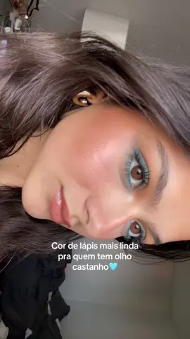 @Sephora Collection 12h colorful eye pencil na cor 47 waterfall 🩵 #maquiagem #sephoracollection #Eyeliner #bluemakeup #browneyes #softglam 