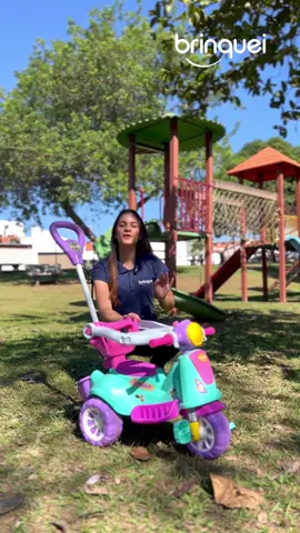 Estilo, conforto e muita fofura pra passear no parque! 💜🛵 Esse triciclo é perfeito pra transformar cada voltinha em diversão — e com o toque da Brinquei, tudo fica mais seguro e divertido. ✨ Quem aí já quer um desses? 😍👇 #Brinquei #TricicloInfantil #PasseioComEstilo #BrinquedoColorido #InfânciaFeliz #DiversãoSegura
