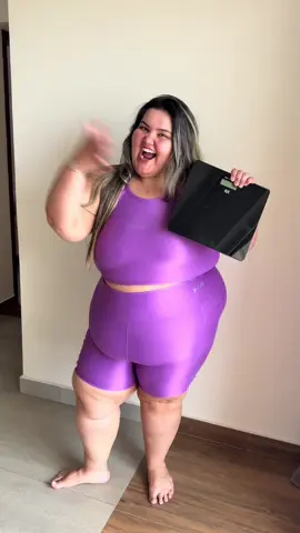 Hoje completo 21 dias de bariátrica e já foram 17,5kg eliminados 💥 Mesmo com a pedra no rim que apareceu semana passada, eu continuei firme. Porque é assim: um passo de cada vez. Obrigada de coração por cada mensagem, cada palavra de carinho, cada apoio. Vocês fazem parte disso tudo comigo 💛 #bariátrica #foryou #viral #emagrecimento #obesidade #antesedepois #saude 