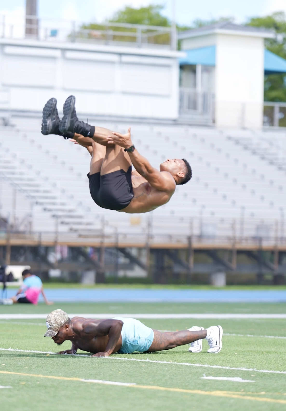In sync right!?? Haha my guy showed up and showed out 👏🏽 Send this to that one workout partner.  #flips #beastmode #beast #workoutmotivation #fitnessmotivation