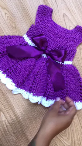 Vestido de crochê pra bebês 🥰 TAM: 0 a 3 meses #croche #mamaedeprimeiraviagem #apaixonadaporcroche #amorcrochet 