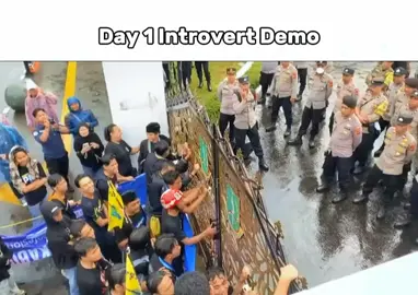 Demo kecil-kecilan. scr: IG/y6.rey #fyp #meme #demo #introvert #CapCut 