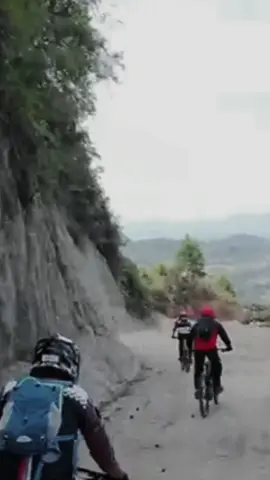 Part of sensation track at Tangga Batu Trail, Balige - Lake Toba... #Cyclingtoba #mountainbiketoba #tanggabatu #balige #hutaginjang #mtbtob  