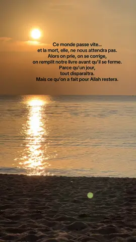 On vit comme si on avait le temps… Mais le livre se referme, sans prévenir.  Allah nous suffit. #rappel #Islam #muslim #🕌 #🤲🏽 #🤍 