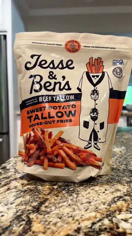 So glad I finally got to try @jesseandbens Sweet Potato Tallow Fries! I love it when clean eating meet delicious and convenient! As a busy mom of 4, these will definitely be a go to for me! Can’t wait to try out their other products!😍🍟 #sweetpotatofries #fries #cleaneating #simpleingredients #jesseandbens #nontoxicliving #momlife 