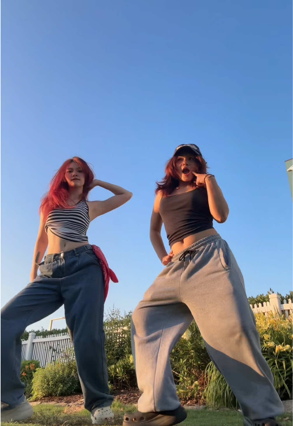 already folding up for yaaaaaaaa😛🤫🤗dc: @malakai.fotu  dance w/ @GraceShin  #dance #folded #tiktok #tiktokdance #fyp #foryou #foryoupage #Summer #duodance 