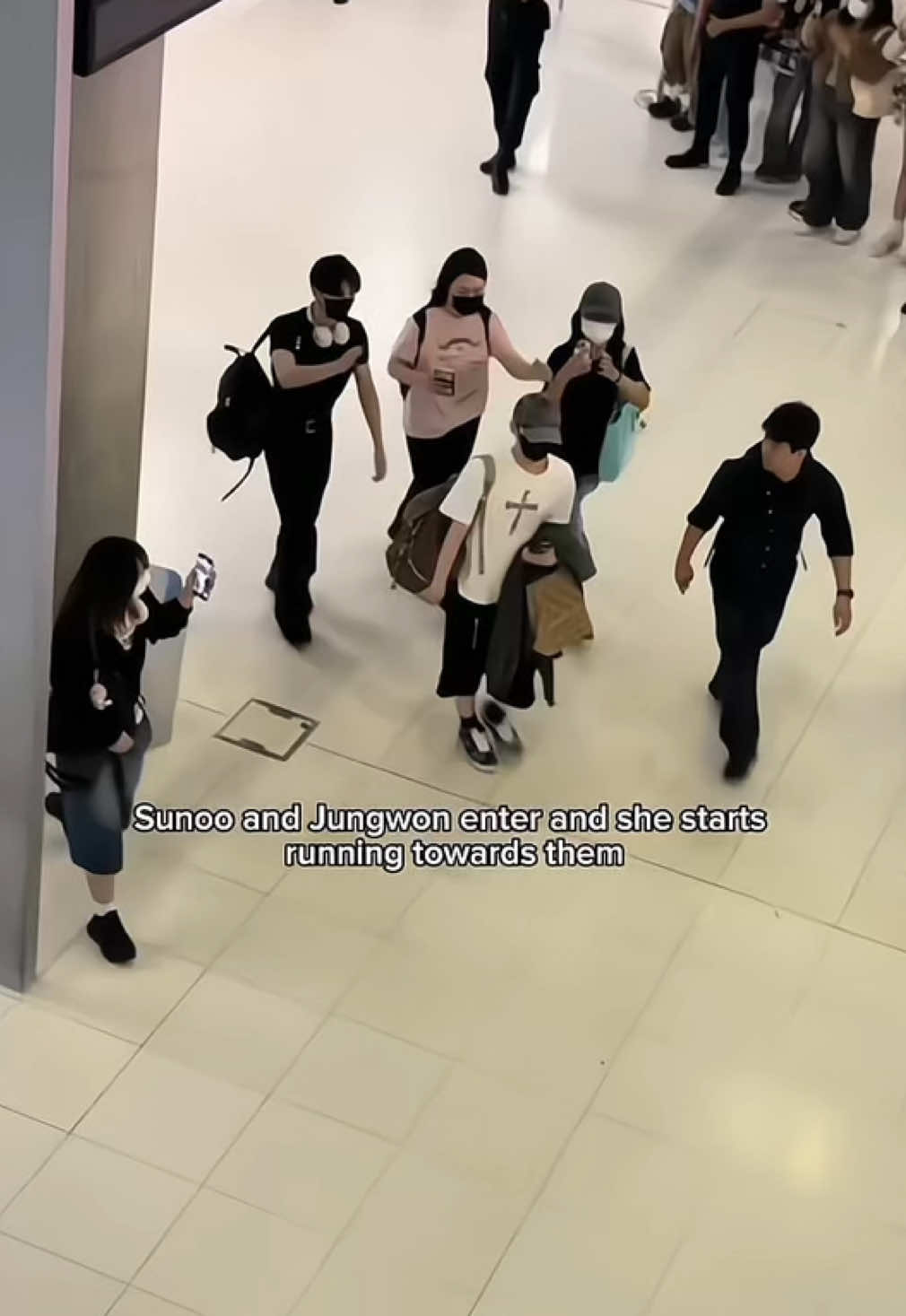 She has to be a sasaeng.. #kpopfypシ #fyp #urfavvavalyn #enhypen #engene #kpop #sasaeng #bangkok 