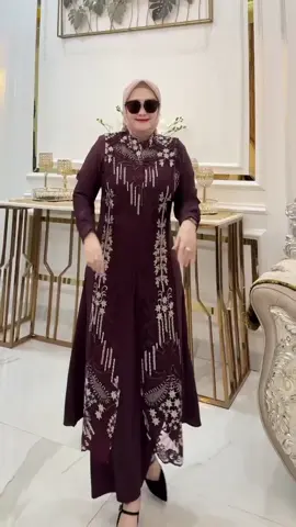 Assalamualaikum wr wb Bismillahirrahmanirrahim   New Collection    ✨  Zafira set celana 2 in 1✨        By Alody ✨Fabrics : Alexa Crepe premium mix Tile Flower Tersedia dalam 1 Pilihan Ukuran  - Size Reguler Ld 110 Pb 80 - ⁠Pc 100 - ⁠Rompi 110 Zipper Belakang Wudhu Friendly  Tersedia dalam 6 Pilihan Warna  - ⁠Burgundy  - ⁠Grey - ⁠Peach - ⁠Purple - ⁠Black - ⁠Cream