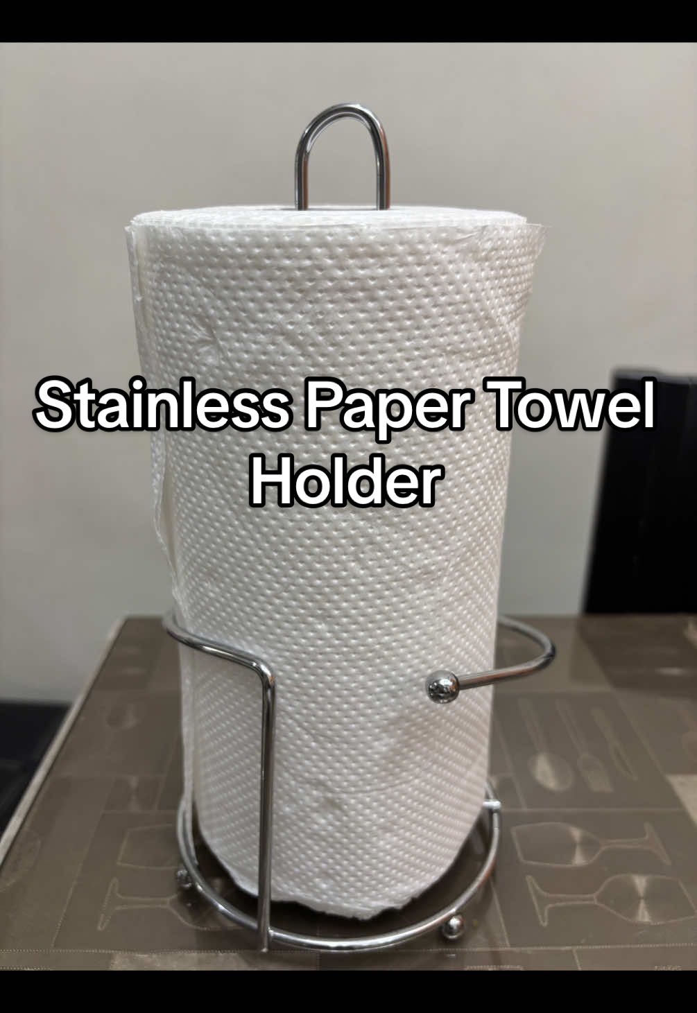 Sino ba namang hindi magugustuhan tong stainless paper towel holder na to maganda na at matibay pa #papertowel #kitchentissue #kitchendecor #tissueholder #tissue 