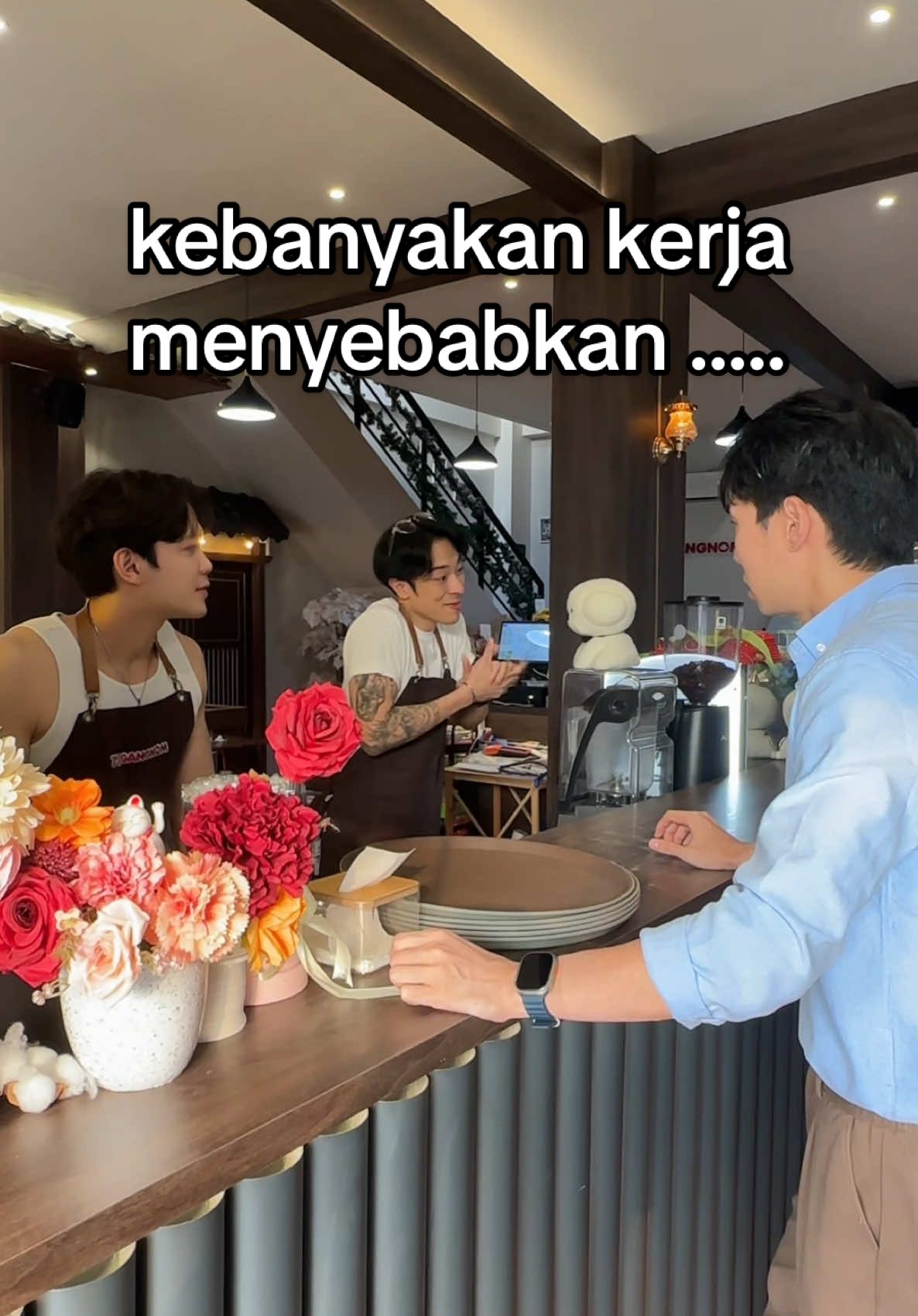 kalian kalo kebanyakan kerja gini ga si??? @GANGNOM.ID #gangnom #firstbichoncafeintheworld #bichoncafe #bichoncafeindonesia #makanankoreagadingserpong #makanankorea 