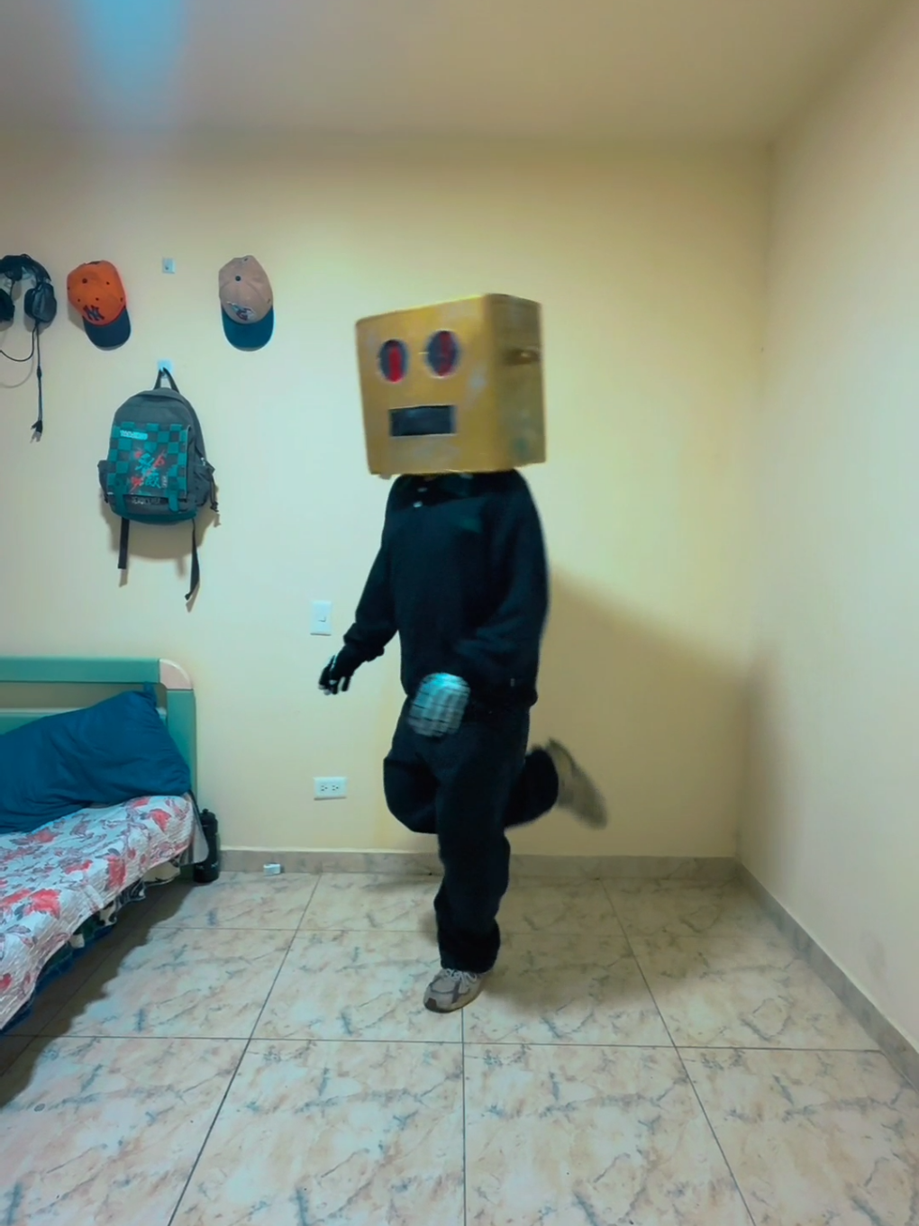 champagne Showers  . niños del 2011 #lmfao #champagneshowers #shuffle #dancer 