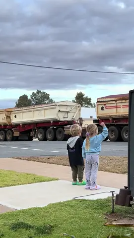 Can the kids get the truck to honk the horn? #truck  #fyp  #foryoupage 
