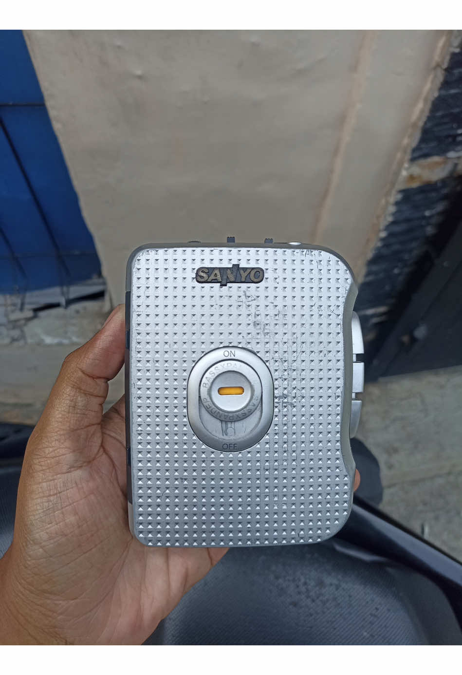 Test Walkman sanyo vip-x33 dengan kaset pita reza album keyakinan . . . . . #walkman #walkmansanyo #sanyo #walkmansanyovipx33 #cassetetape #walkmantheband #walkman_music #barangjadul #barangantik #nostalgia90an #RezaArtamevia #kasetpita #kasetpitamenolakpunah  #kasetpitajadul #kasetpitalawas #kasetpitaindonesia 