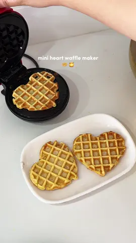 so cutesy 🧇 #wafflemaker #miniwafflemaker #minipancakes 
