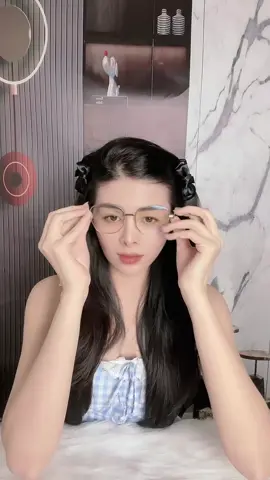 ✨ Gọng mảnh siêu nhẹ – lên mặt là xinh liền 💕 👓 Tròng trong veo, hỗ trợ chống ánh sáng xanh 🎀 Đệm mũi êm ái, không để vết 📌 Mẫu hot – về số lượng ít thôi nha! ➡️ Nhấn “Mua ngay” để có giá ưu đãi nha cả nhà 🛍️ #kinhmatmaybaby #fypシ゚viral🖤video #kinhmat 