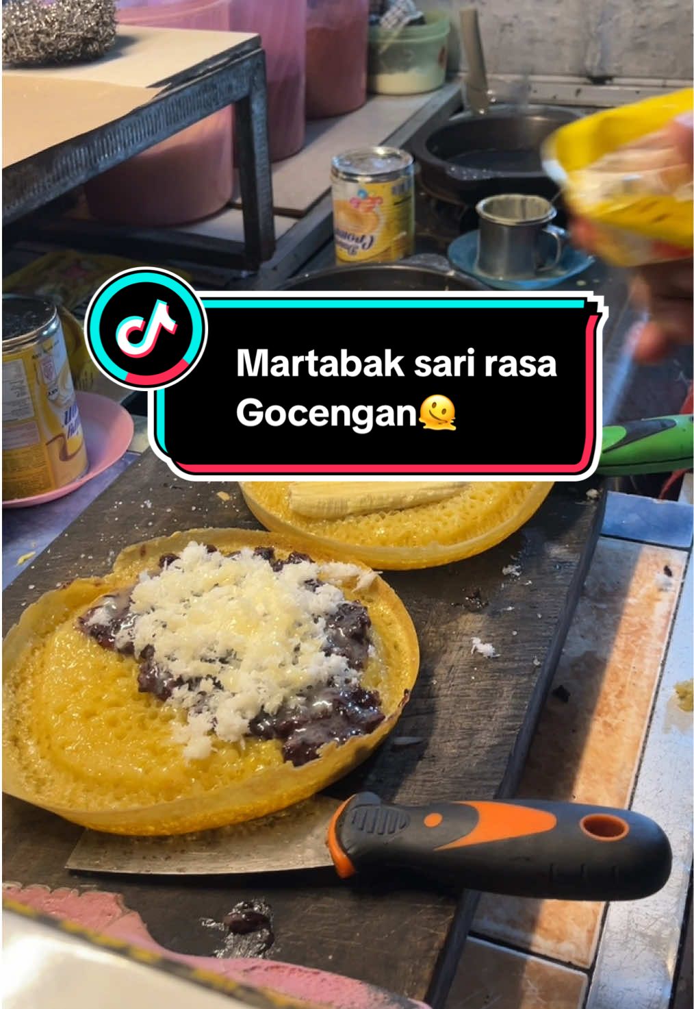 Martabak manis pinggir jalan yang sudah banyak cabang nya ini aku lg mampir di lokasi yg di jl Pandawa sukarame depan UIN “MARTABAK SARI RASA” yaa, harganya 5rb-15rb aja rasanya lumayan untuk harga 5rb an woii udh bisa nyemil malem2 dirumah bareng keluarga👍😍😍 #martabaksarirasa #kulinertiktok #kulinerunlampung #martabaksarirasasukarame #terangbulan #martabakmanis #martabakgocengan #fyp #masukberanda #cobainyuk #foryou #fypシ゚ #mamen #capcut #foryourpage 