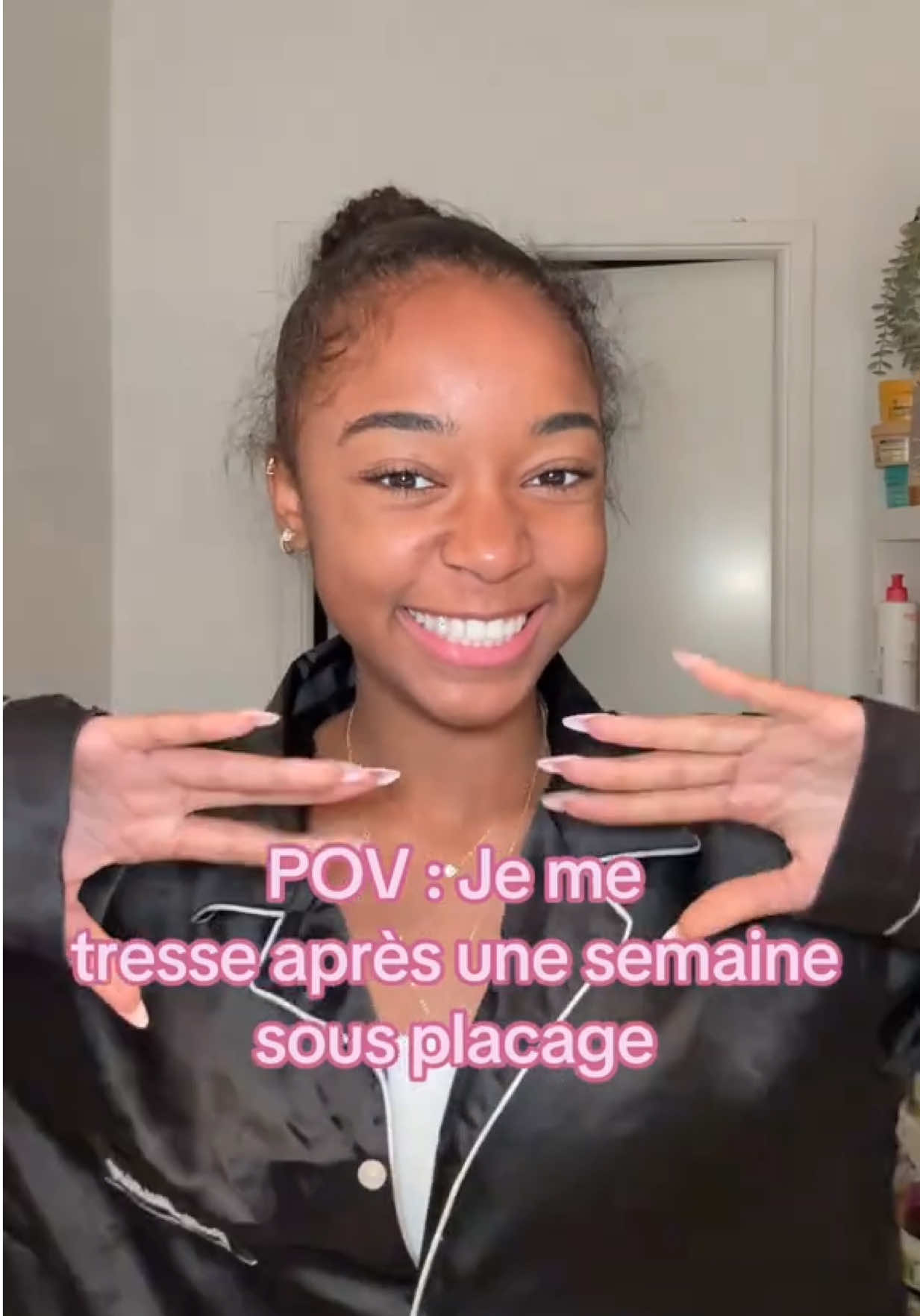 Dilemme du jour : plaquage express ou brushing de 2h ? 😩💆🏽‍♀️✨ #klavina #hairstruggle #placage #teamtresses #antonyellaptc #plaquage #cheveuxcrepus 