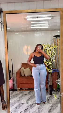 Jeans caviar 😍 c’est avec talon on porte hein 😂 #humour #venteenligne #entrepreneur #jeans #vetementsfemmes #pantalons #dst