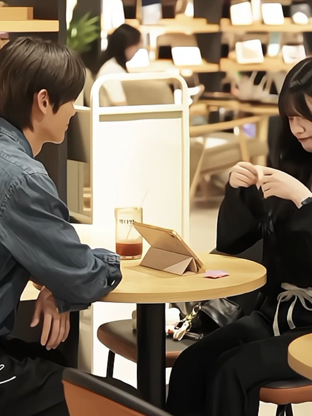 when a handsome guy gives you a letter while you're studying 🤭 #socialexperiment #southkorea #korean #fyp #foryoupage #vjkyel 