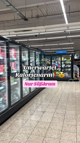 Da ihr euch ja noch ein Video von diesem Format gewünscht habt. 🫶🏼 In diesem Video möchte ich kein Produkt als besonders nährstoffreich oder gesund darstellen, es ist einfach eine Option, die überraschend wenig Kalorien hat und gut ins Kaloriendefizit passt.  Das heißt aber nicht, dass andere Nährstoffe unwichtig sind! ☺️ Du kannst jederzeit einen Videowunsch kommentrieren!!! Für mehr Abnehmtipps, folg mir schnell! ❤️✅ #süß #kuchen  #kalorienarm #kaufland #abnehmen 