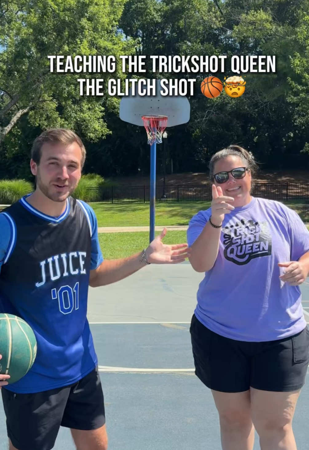 I Taught The Trickshot Queen the Glitch Shot! @Trickshot Queen #glitchshot #basketball #trickshots #tutorial #trickshotqueen #jakethejuice 