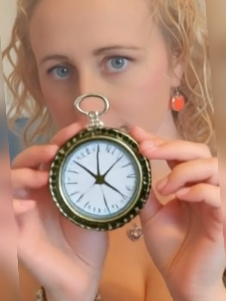 Hypnosis let me hypnotise you with a Pocket watch #hypnotized #hypnotic #hypnosis #pocketwatch #hypnose ##girlhypnotist 