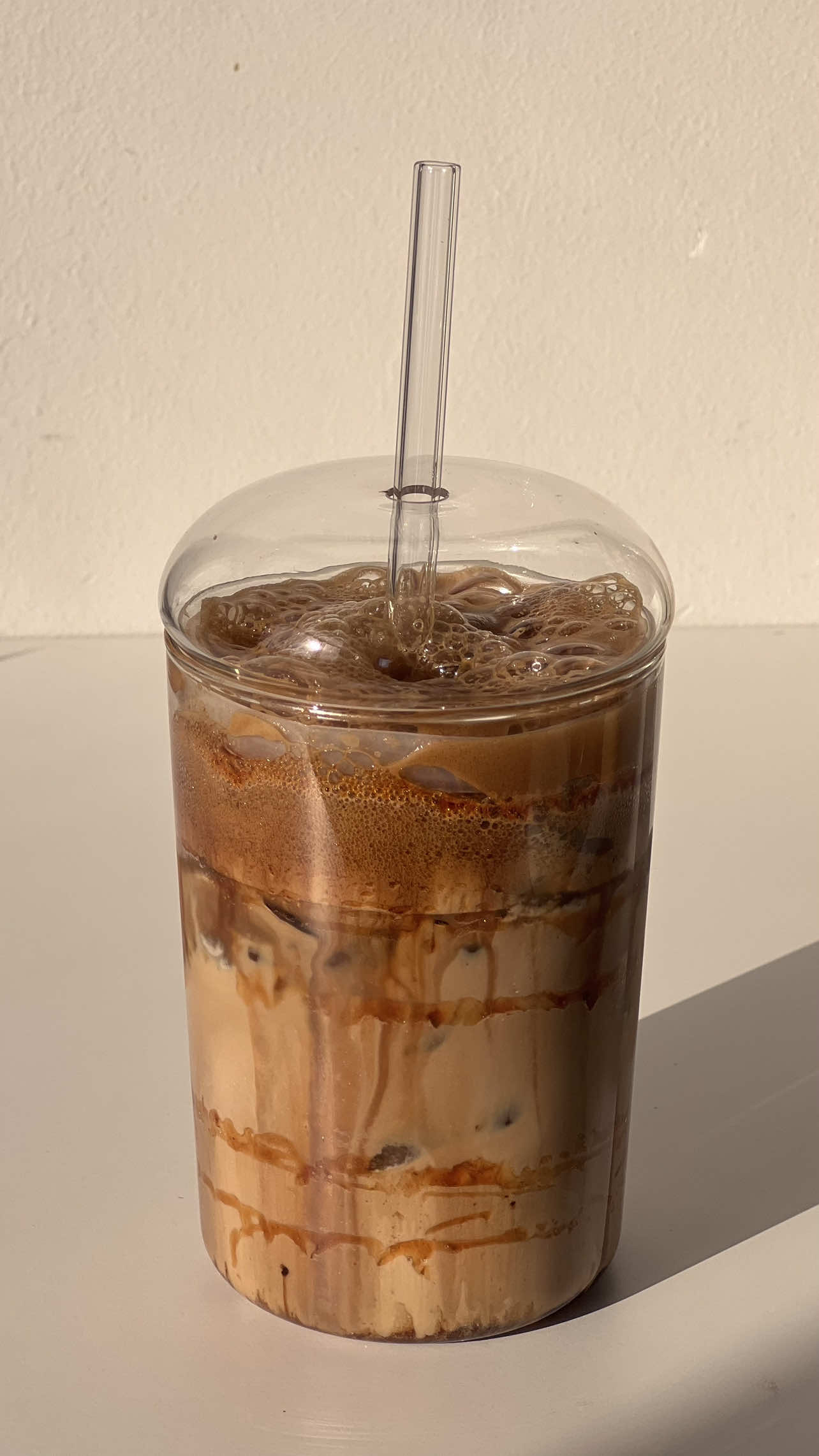 Ice Coffee with Caramel 🫶🏼🤎 . . گڵاسەکانی لە ڤیدیۆکە بەکارم هێناون بەردەستن 🫶🏼 . ئامێری دروستکردنی قاوەکەش بەردەستە . گەیاندنمان هەیە بۆ تەواوی کوردستان و عێراق  . #coffee #your_coffee #explore #coffeelover #coffeeaddict #coffeetime #reels #cup #foryou #قهوه #coffeebyzhalla #zhalla_store