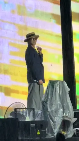 Đi đu idol dưới mưa 🌧️ … so cute ❤️😊#GDragon ❤️