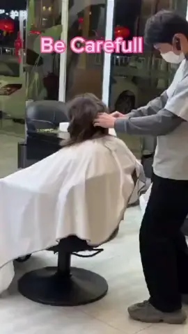 Be careful.. #NecklaceThief #barber #hairdresser #thisiswild #wow #crazy #wild #explore #omg #dailyreels #insane #reels #trending #viralvideos #viralreels #memes #viral #fyp #explorepage #mustsee #unbelievable #crazymoments #shocking #caughtoncamera #reelsdaily #insanereels #wildreels #reelsthatgohard #yougottaseethis #shockingfootage 