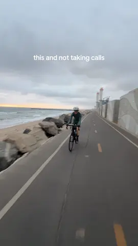 Right? #cycling #womencycling #cyclinglife #roadbike #ocean 