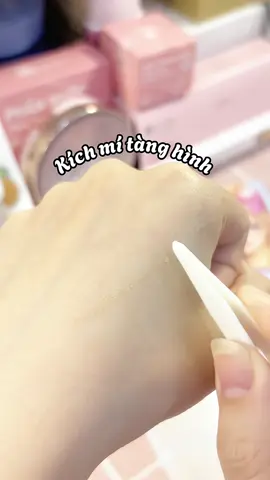 MLEN DIARY Miếng Dán Kích Mí Tàng Hình Phù Hợp Mọi Dáng Mắt, Không Lộ Cả Khi Không Makeup  Có 4 kiểu dáng cho các nàng tha hồ lựa chọn Kiểu 1: Kiểu dáng linh hoạt - dành riêng cho mắt 2 mí, mí đôi cần điều chỉnh mắt to nhỏ Kiểu 2: Kiểu điều chỉnh hằng ngày - Dành cho mắt to nhỏ và 1 mí Kiểu 3: Kiểu dáng cho mắt chùng - Dành cho mắt bị chùng, bọng mắt Kiểu 4: Kiểu lưỡi niềm đa năng - Dành cho mắt mí lót, da thừa ở khoé mắt trong  ##xuhuonglamdep##dankichmi##migia##mlendiary##danmi##makeupmat##xuhuongmakeup##keoganmi##matmotmi