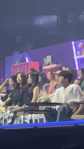 abang doy si ijo neon💚🥹 makasih doy udh ngejagain hearts2hearts🥹🫶#YE_ON #KIMNAYEON #ye_onhearts2hearts #DOYOUNG #kimdoyoung #nct127 #SEOULMUSICAWARD2025 #HEARTS2HEARTSXSMA #CARMEN #카르멘  #JIWOO #YUHA #STELLA #JUUN #A_NA #IAN #YE_ON #hearts2hearts #하츠투하츠 #H2H #STYLE #AWARD