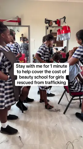 Most wholesome thing on the internet today. This is what women’s empowerment looks like #womenempowerment #womensupportingwomen #empowerwomen #girlssupportgirls #girlpower #girlhood #humanity #braids #hopecore #ghanatiktok🇬🇭 #ghana #makeup #beauty #beauty #hope 