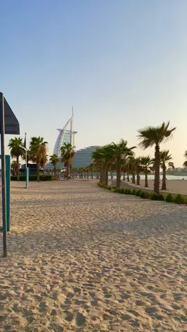 Such beautiful views from this public beach in Dubai. Kite Beach is definitely one of my favourite sunset spots. 🌅  #dubai #kitebeach #publicbeach #burjalarab #marsaalarab #jumeirah #jumeirahmarsaalarab #dubailife #fyp #viral #britsindubai #sunset #free #remotework #remotelife #digitalnomads #dubaitravel #uae #emirate 