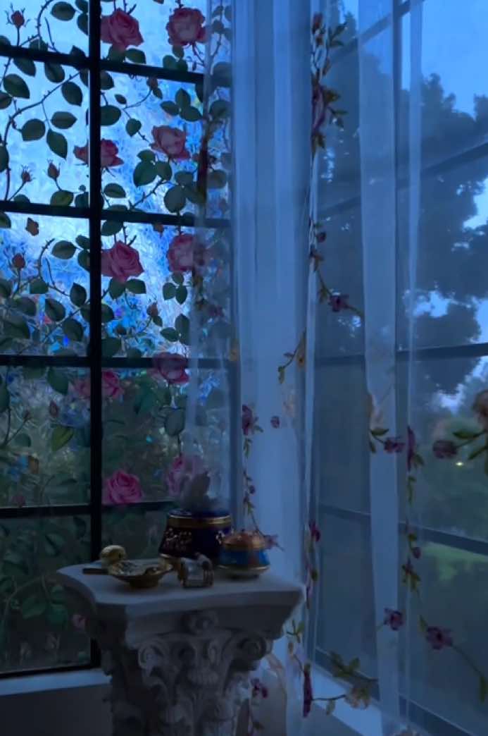 Hi mtv, welcome to my crib (evil) 