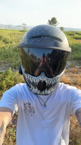 Le couple à moto 🏍️ @Bastøs on va s’abonner au goat svp  #motard #moto #trend #couple 