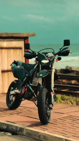 Me video ek viral giyoth athi 😩.               #new #fyppppppppppppppppppppppp #viral #srilanka #onemillionlikes #onemillionlikes #suzuki #Drz #k9 #supermoto #drzclubsrilanka #100kfollowers #capcut #400sm #CapCut 