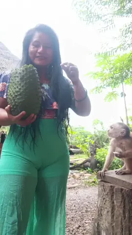Comiendo guanábana con el titán#hermosasamazonas💖🤠🎶🌹 #mujer #nativa #viral_video 