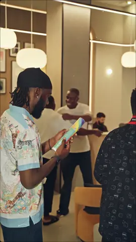 Thank you @DJ VidoUK & @BurnaBoy of 🇬🇧🇬🇧🇬🇧🇬🇧 for the amazing surprise. We keep moving 🚀  #tiktokking #kingoftiktok #fypシ゚ #happybirthday #viral #fyp 