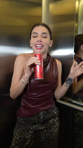 ¿Quieres saber que artistas van a estar este año en Coca - Cola Flow Fest? Por aquí te dejo una pista ¿le atinaste a quien me refiero? @Coca-Cola Flow  #CocaColaFlowFest25 #Quenosedigaquenoseavisó #Publicidad