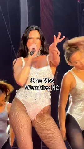 One Kiss is still THAT song @Dua Lipa @Team Dua HQ #wembley #dualipa #radicaloptimismtour #radicaloptimismtourlondon #london #radicaloptimism #night2 #onekiss 