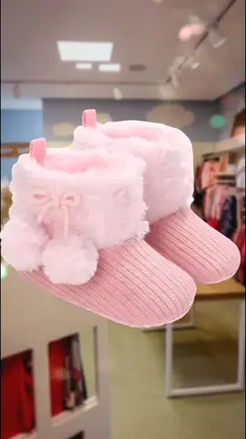 Sepatu Bayi Perempuan POM-POM Model terbaru trendy dan modis baby shoes 0 12 bulan bisa COD Kaki #sepatubayi #sepatubulubayi #sepatubulu 