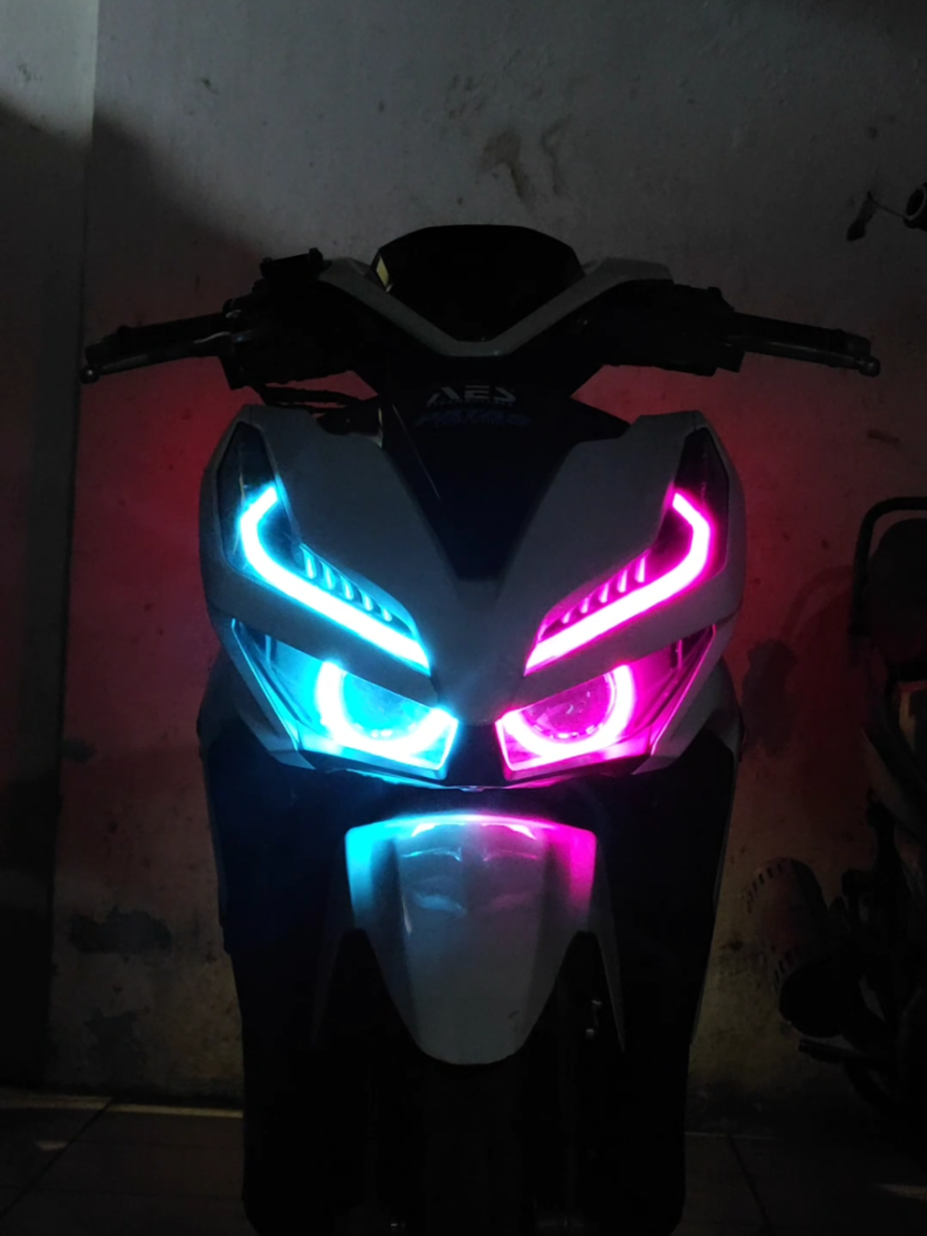 yakin ga pengen vario?😍 yang mau bikin headlamp keren seperti ini bisa langsung aja ke @RMALZ.LIGHT  #vario #vario125 #variomodifikasi #vario125new #varionew #vario150 #foryou #fyp #fypシ #fypage 