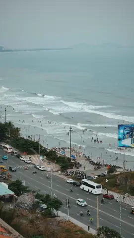“ Bây giờ em biết vì sao gặp nhau biển xô sóng trào..” 🌊🐬🏖️ #bien #vungtau #chill 