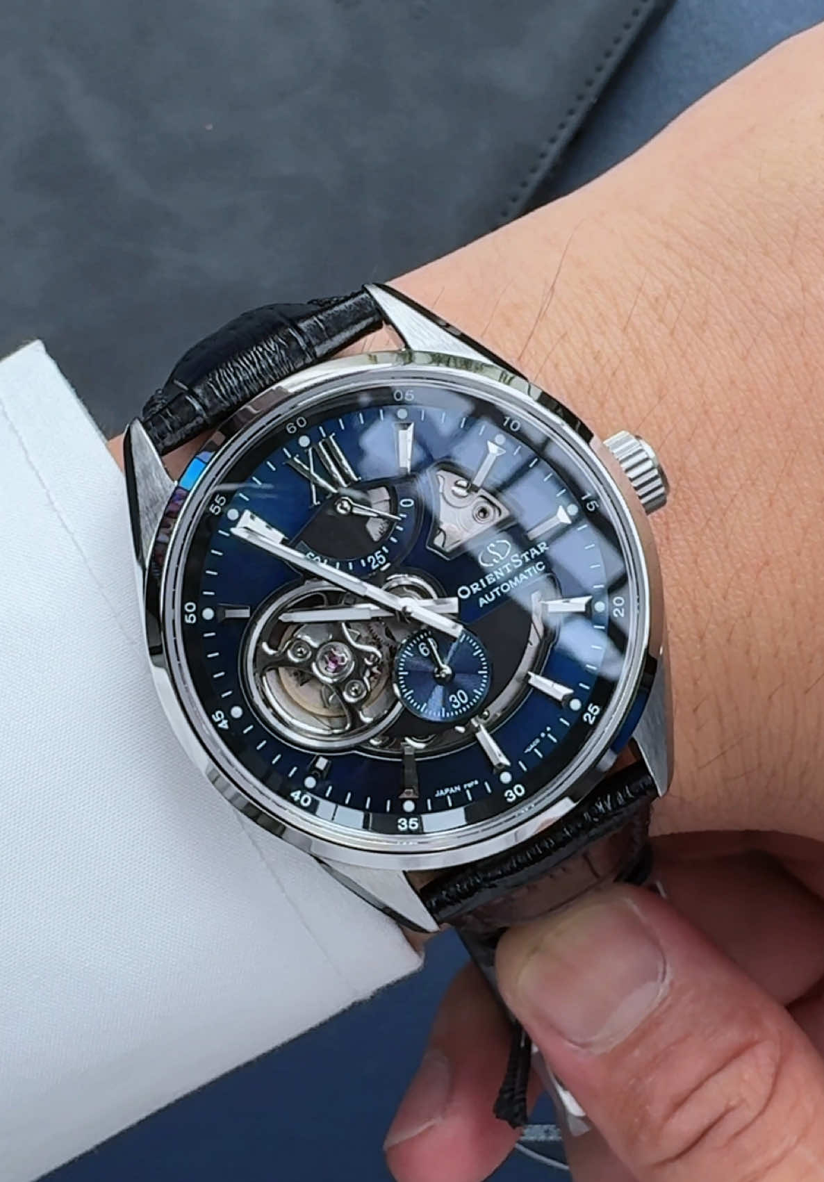 Orient star Joker Dial xanh dương, Bản dây da có khoá chống gập, Chống nước 10ATM, Trữ cót 50 giờ, Size 41mm #orientstar #orientstarjoke #donghonhat #orient #donghoautomatic #donghochinhhang #haowatch 