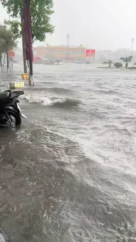 mưa có từ tối đến sáng thôi mà ngập lụt như biển hồ😥##communityfest2025 