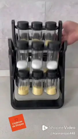 Cozinha organizada com estilo! 🧂 Porta temperos giratório com 18 potes por R$108,99! #CozinhaPrática #ShopeeCasa #Organização #Viral #PremierRendiplus #monetizartiktok🤑 #viralvideos #lindezasdashopee #AchadinhosShopee #naoflopaporfavor #creatorsearchinsights 